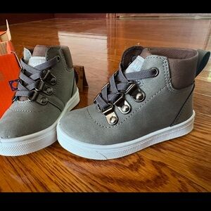New Oomphies Hudson Charcoal / Chocolate Sneakers Kids Size 6c.